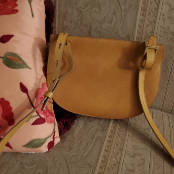 (SOLD)Authentic CHLOE georgia sling/crossbody bag in mustard color - Picture 2 of 8